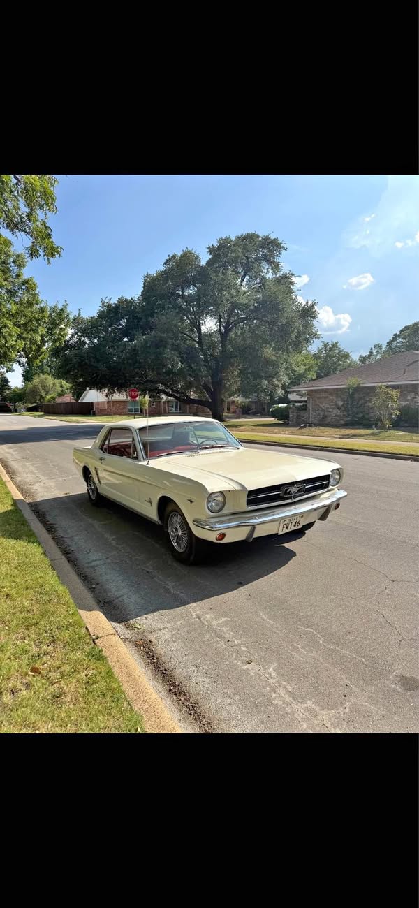1965 Ford Mustang - Coupe 2D