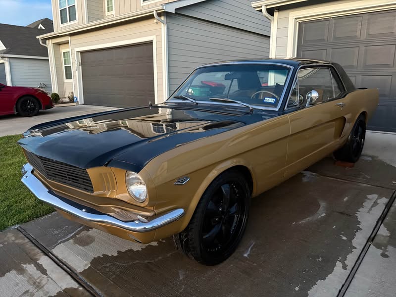 1965 Ford Mustang - Deluxe Coupe 2D