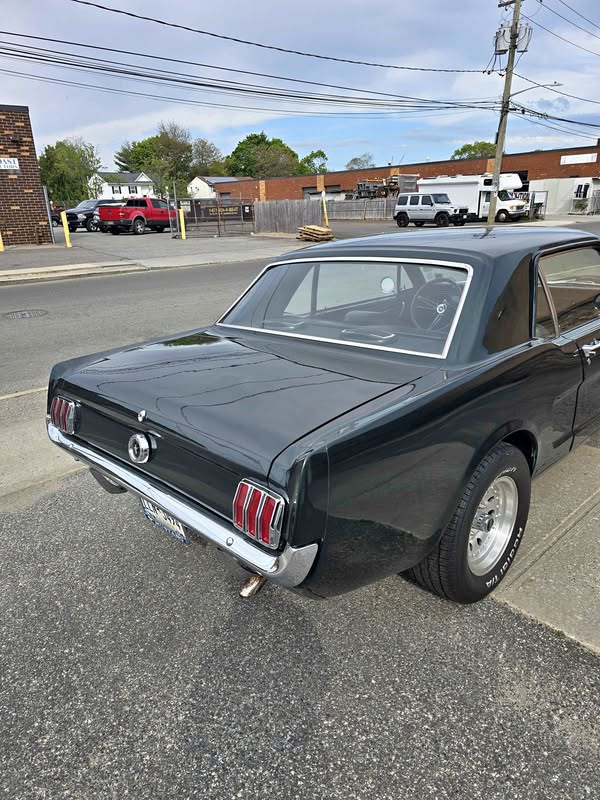 1965 Ford Mustang - Coupe 2D