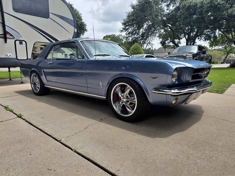 1965 Ford Mustang - Coupe 2D
