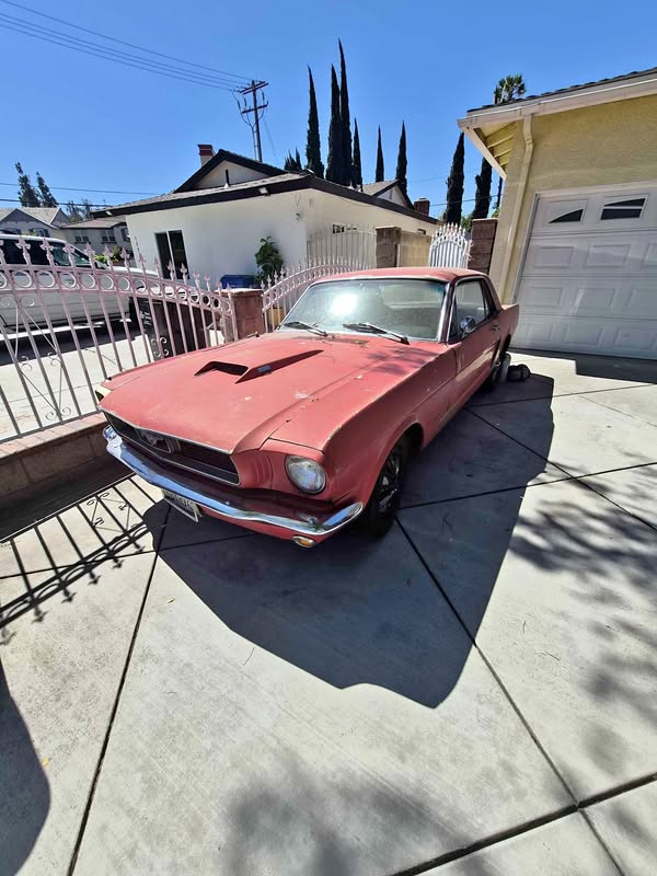 1965 Ford Mustang - Coupe 2D