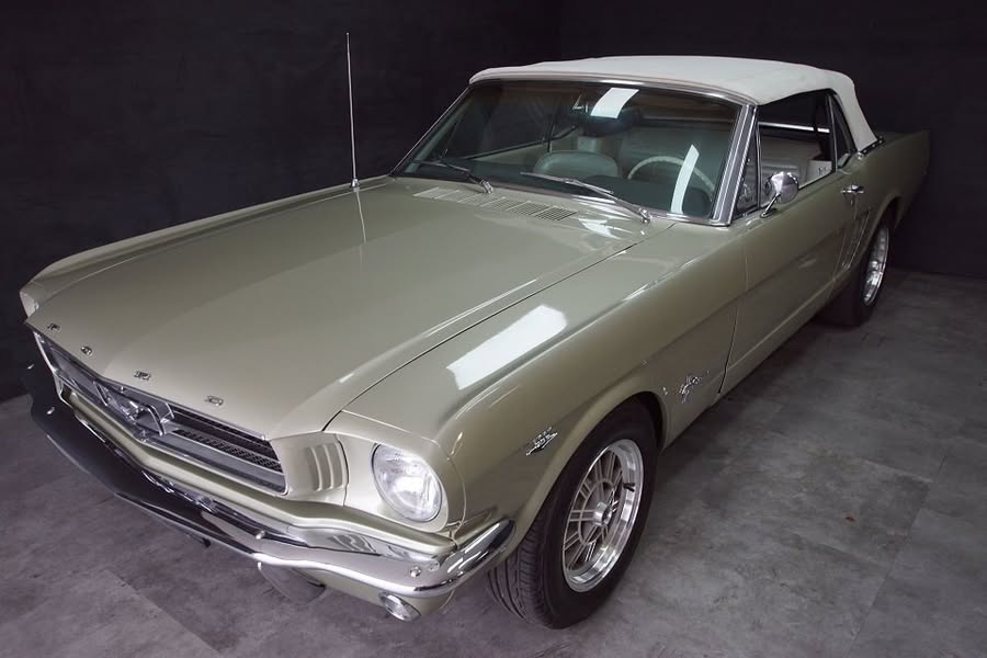 1965 Retro Green Ford Mustang