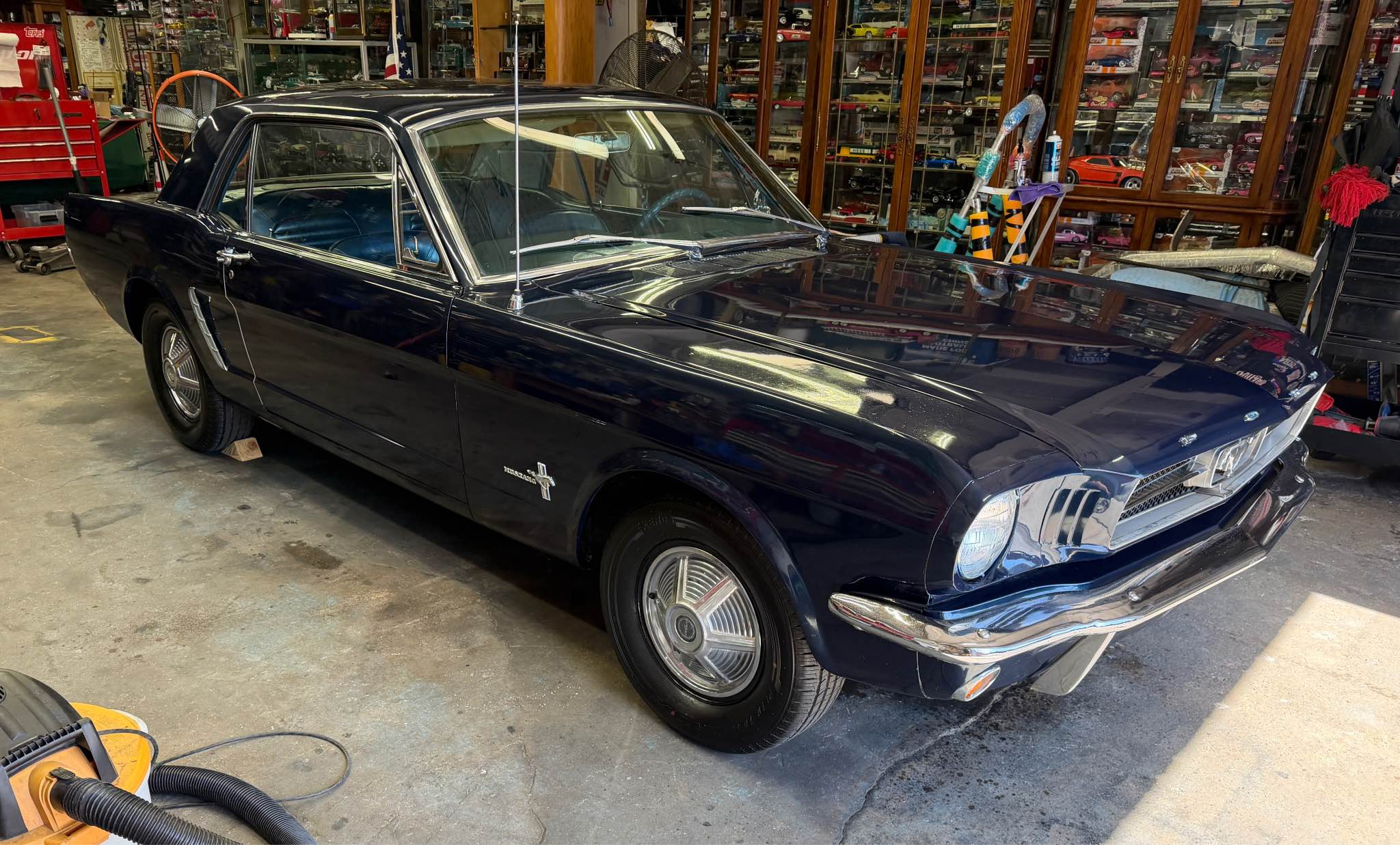 1965 Ford Mustang - Inline 6 coupe