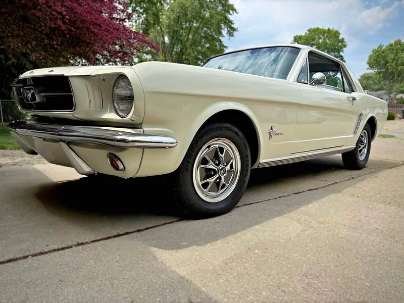 1965 Ford Mustang - Coupe 2D