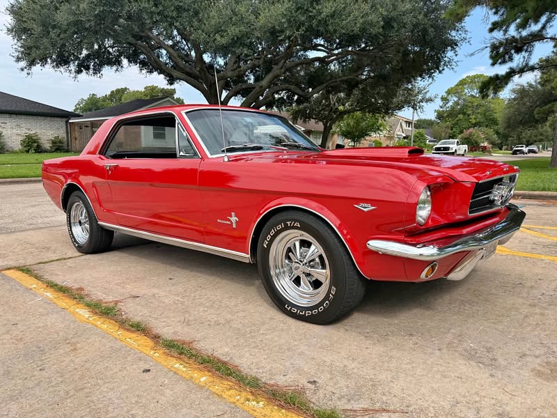 1965 Ford Mustang - Coupe 2D