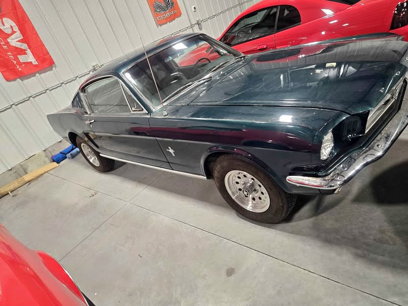 1965 Ford Mustang - V6 Coupe 2D