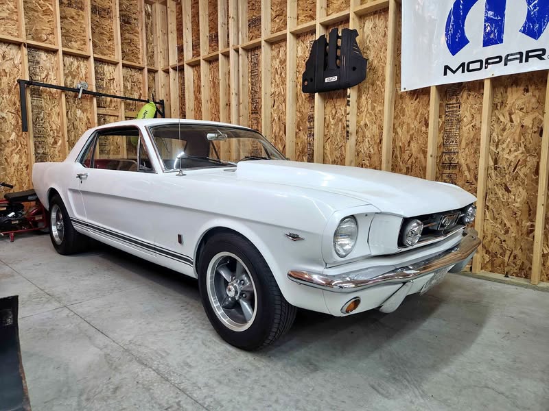 1965 Ford Mustang - Coupe 2D