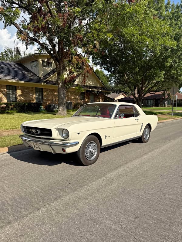 1965 Ford Mustang - Coupe 2D