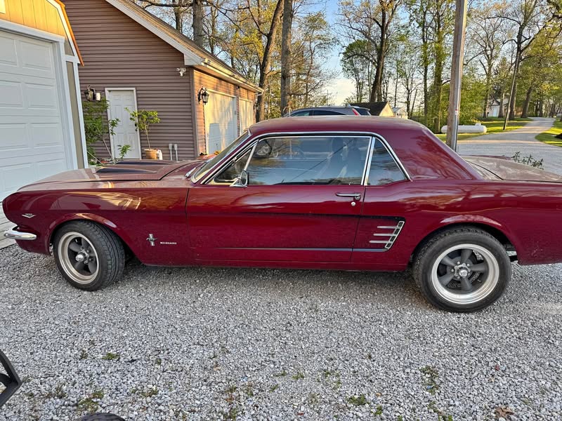1965 Ford Mustang - Coupe 2D