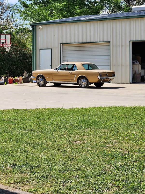 1965 Ford Mustang - Coupe 2D