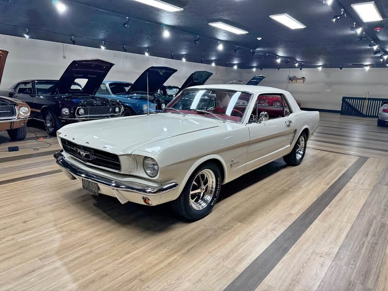 1965 Ford Mustang - Coupe