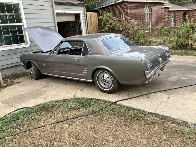 1965 Ford Mustang - Coupe 2D