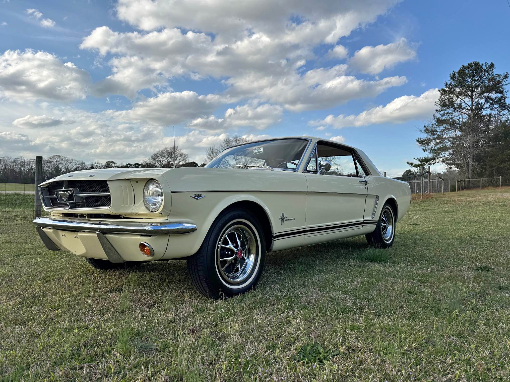 1965 Ford Mustang - Coupe 2D