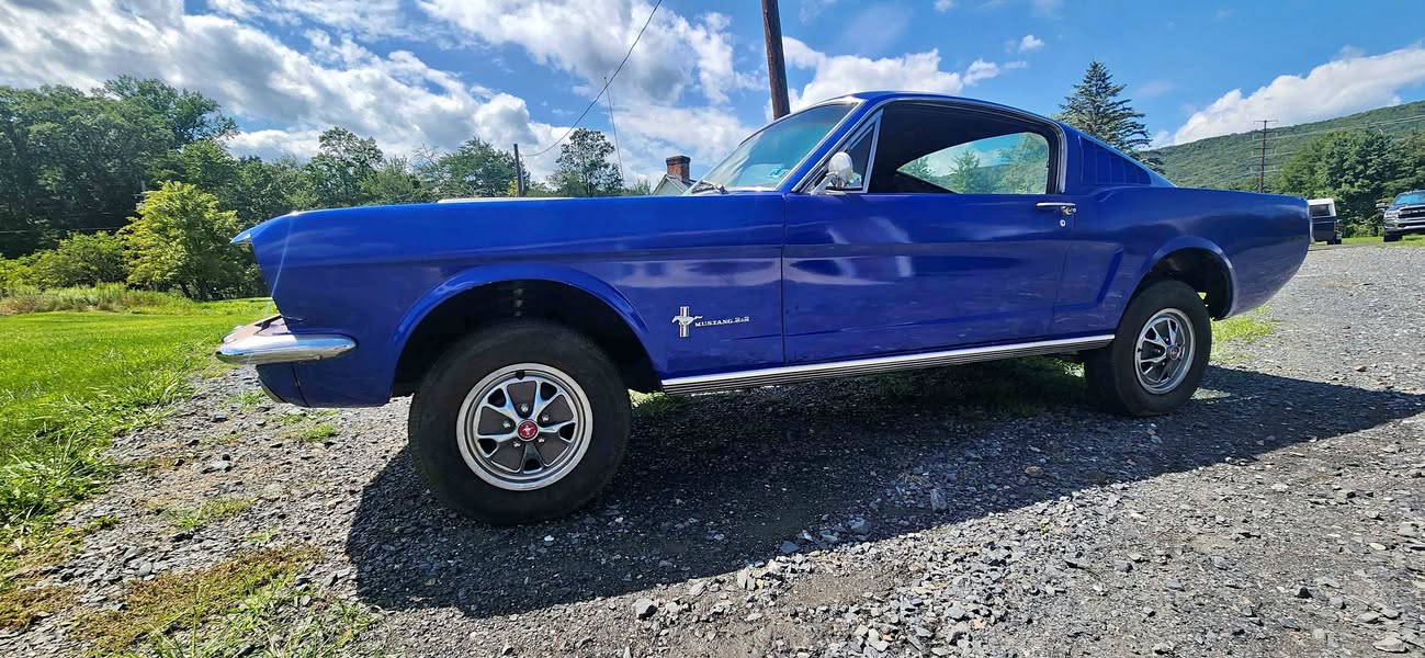 1965 Ford Mustang - Coupe 2D