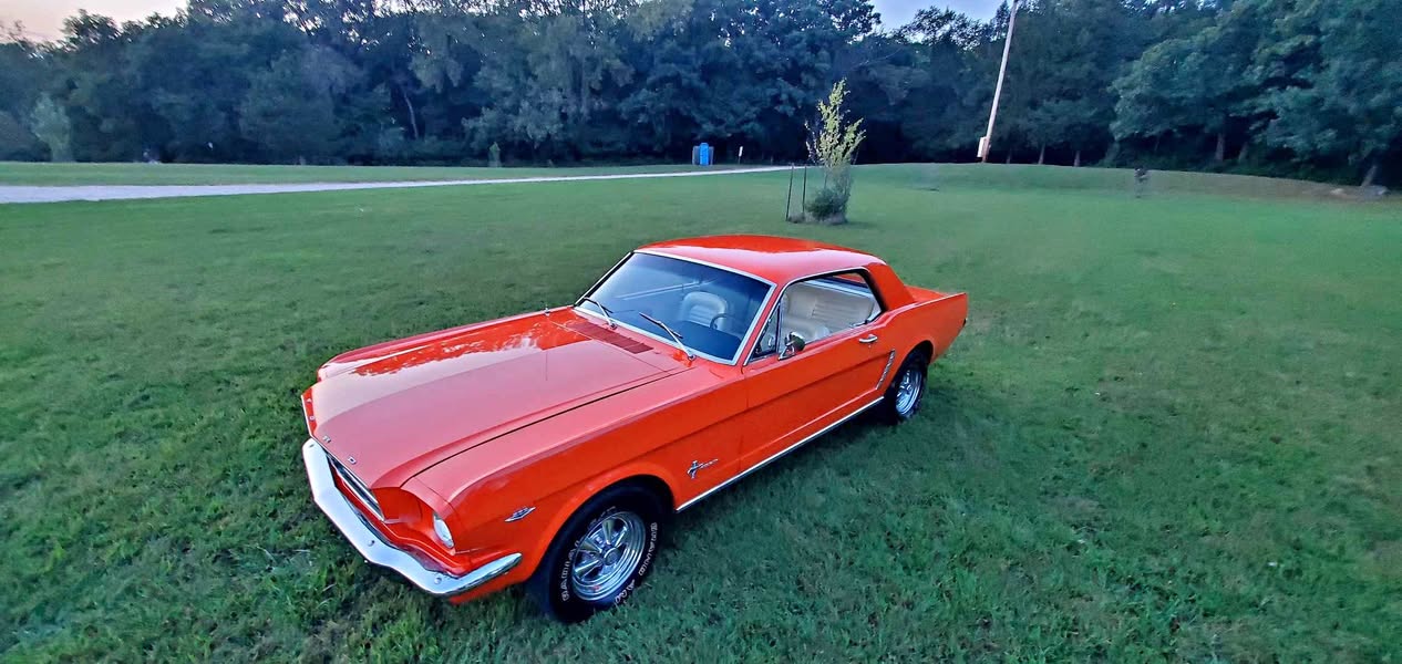 1965 Ford Mustang - Coupe 2D