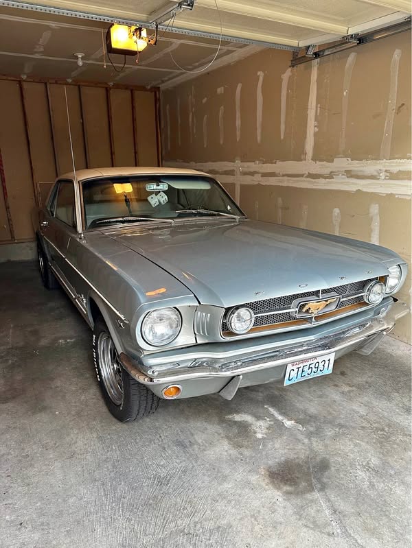 1965 Ford Mustang - Coupe 2D