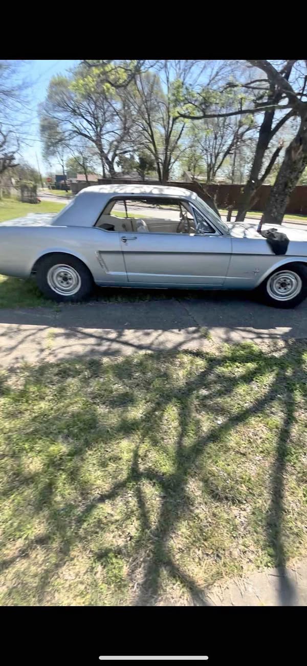 1965 Ford Mustang - Coupe 2D