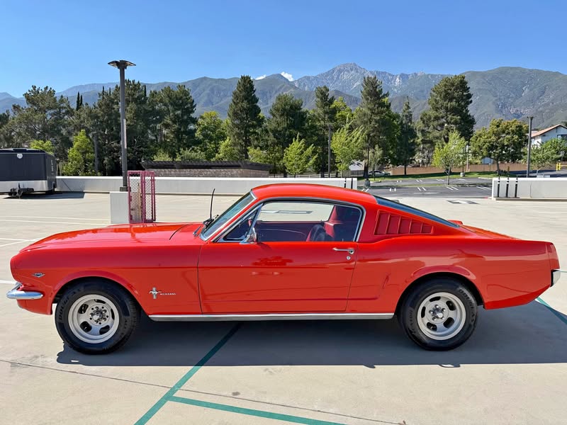 1965 Ford Mustang - Fastback