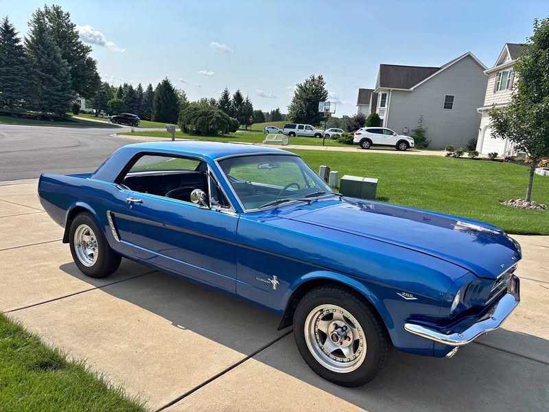 1965 Ford Mustang - Coupe 2D