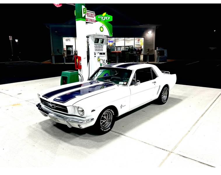 1965 Ford Mustang - Coupe 2D