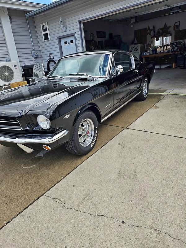1965 Ford Mustang - Coupe 2D