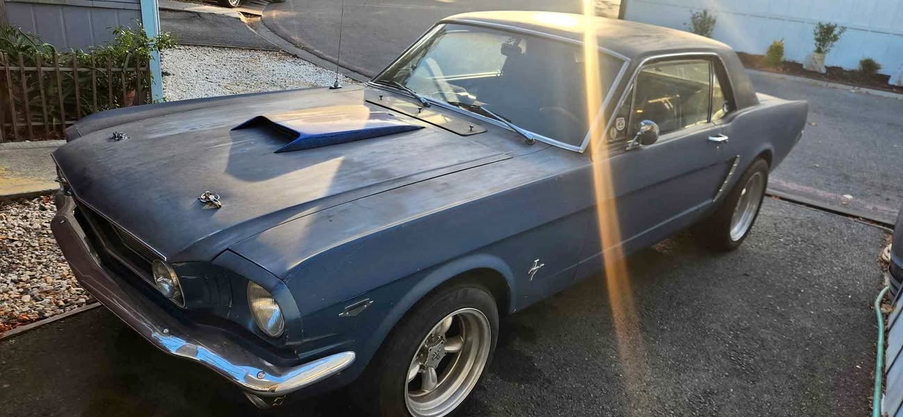1965 Ford Mustang - Coupe 2D