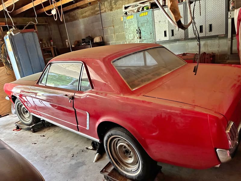 1965 Ford Mustang - 2 door