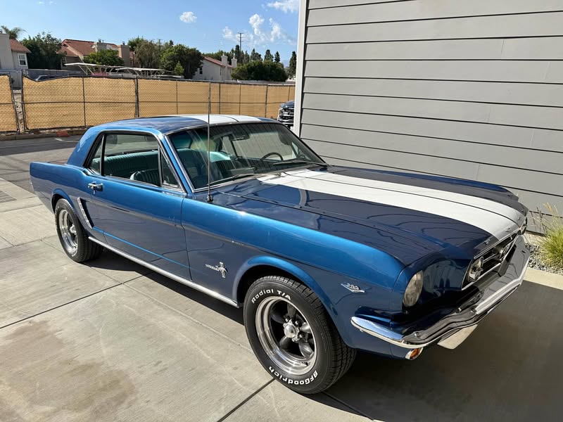 1965 Ford Mustang - Coupe 2D