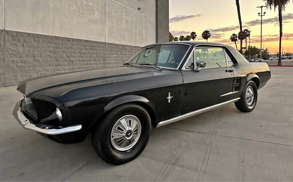 1967 Ford Mustang - Deluxe Coupe 2D