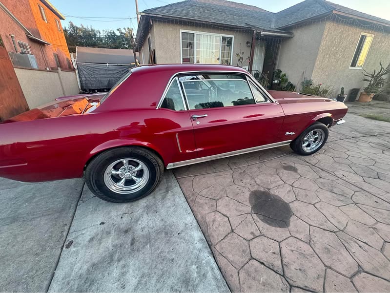 1968 Ford Mustang - 200 inline 6