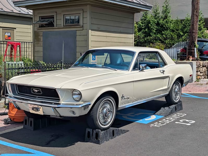 1968 Ford Mustang - Coupe 2D