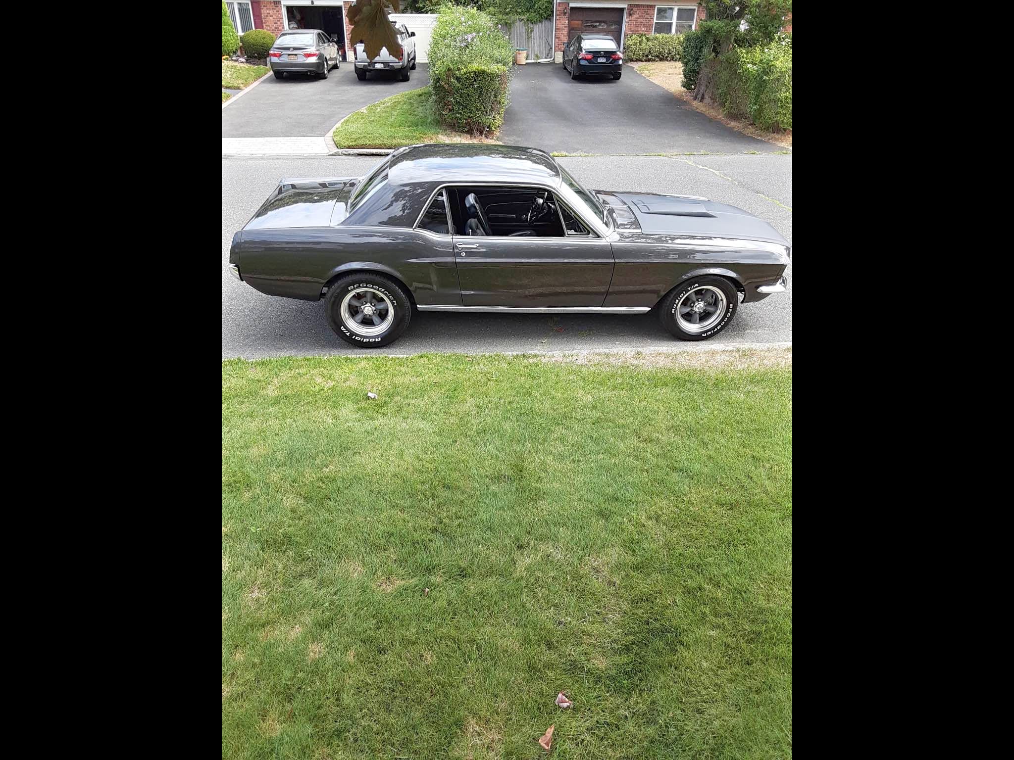 1967 Ford Mustang - Deluxe Coupe 2D