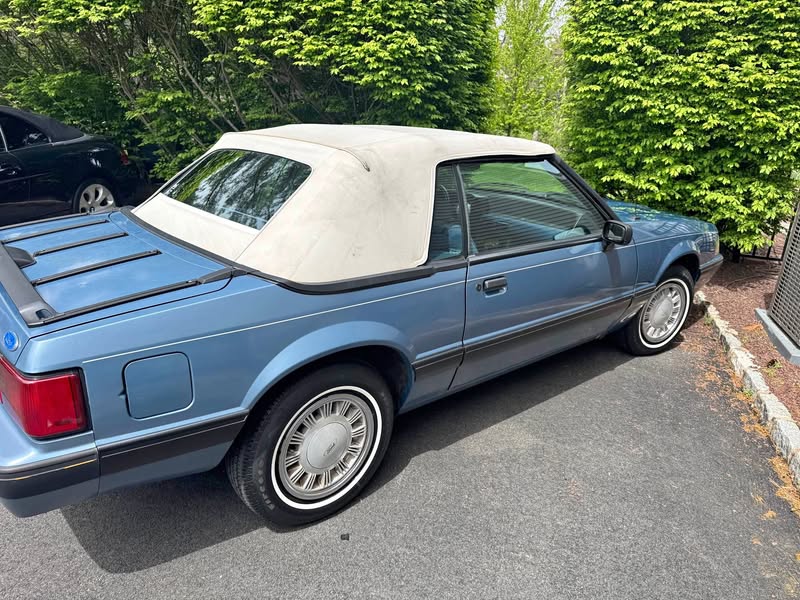 1989 Ford Mustang - Convertible 2D