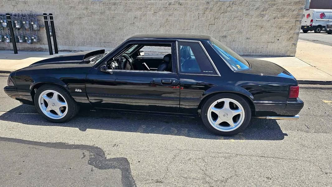 1991 Ford Mustang - Coupe 2D