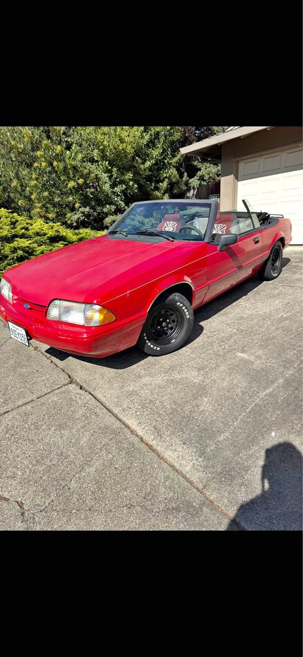1993 Ford Mustang Convertible 2D