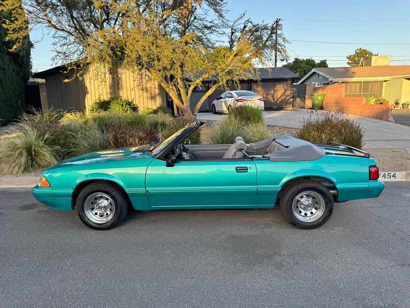 1993 Ford Mustang - LX