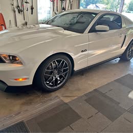 2011 Ford Mustang - GT Deluxe Coupe 2D