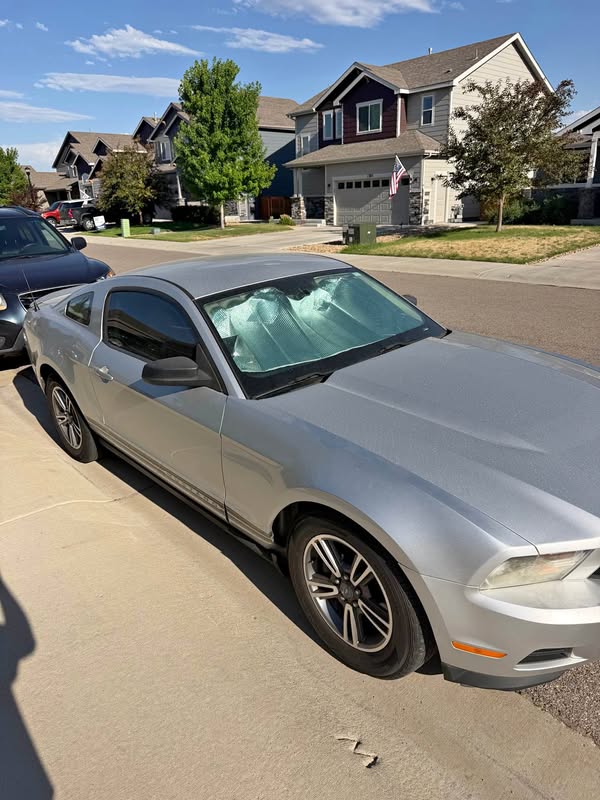 2011 Ford Mustang - Premium
