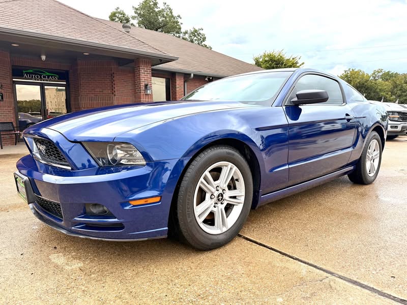 2013 Ford Mustang V6 Coupe 2D