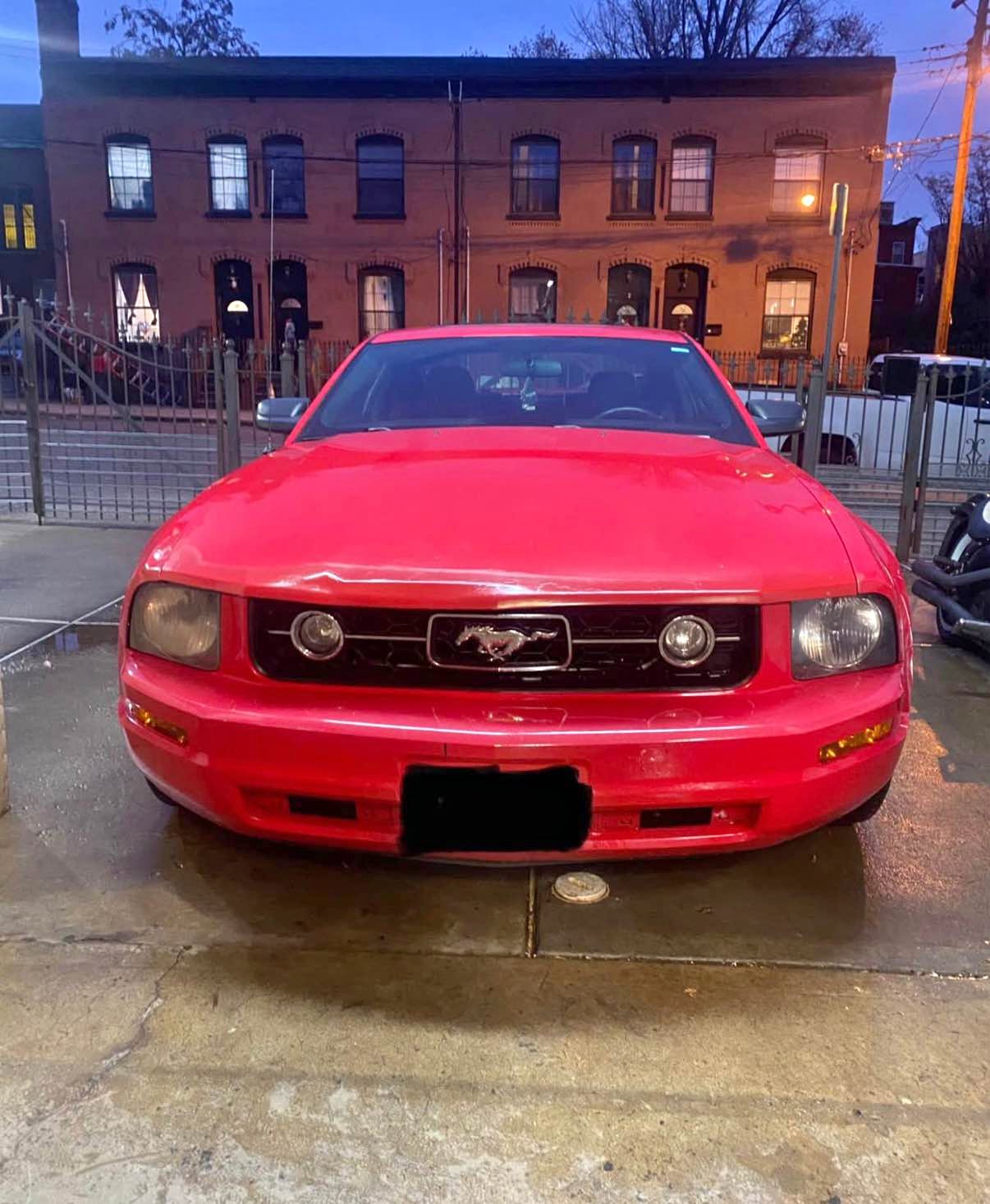 2006 Ford Mustang - Deluxe Coupe 2D