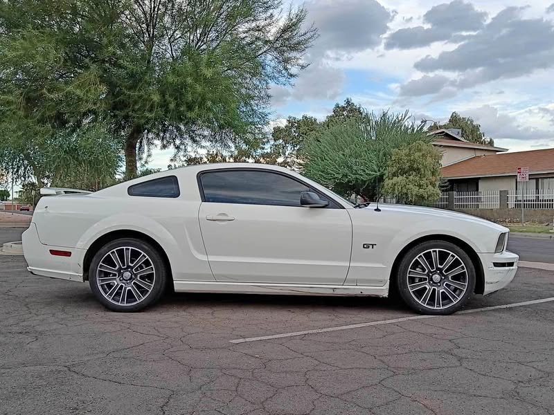 2005 Ford Mustang - GT Deluxe Coupe 2D