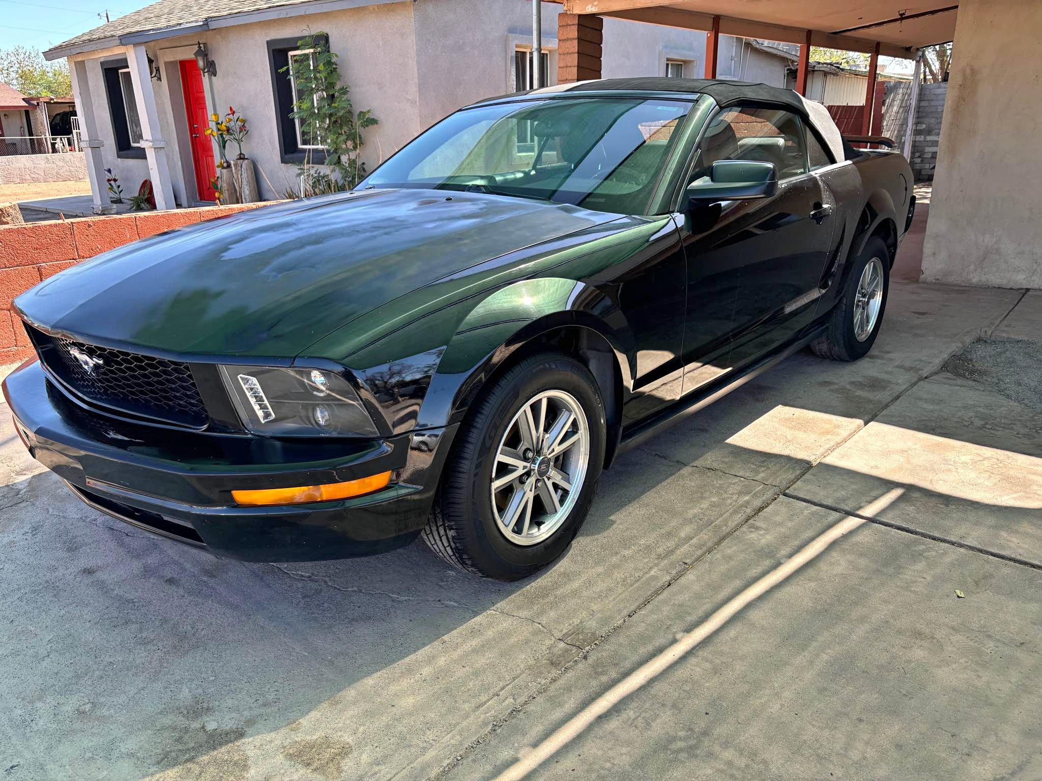 2005 Ford Mustang - Coupe 2D