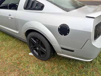 2006 Ford Mustang - Deluxe Coupe 2D