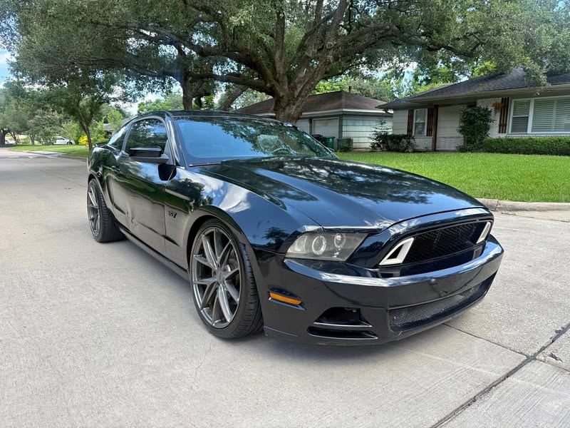 2014 Ford Mustang - V6