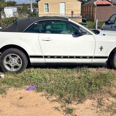 2006 Ford Mustang - V6 Convertible 2D