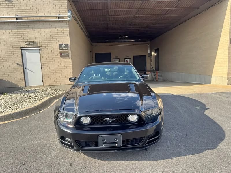 2013 Ford  Mustang 2dr Cpe GT