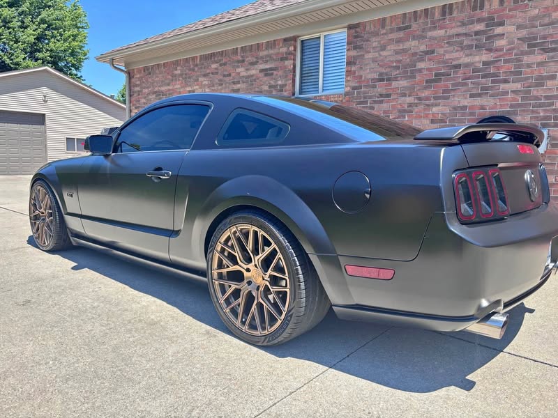 2006 Ford Mustang - GT Deluxe Coupe 2D