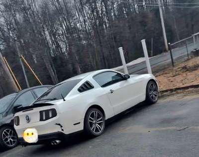 2012 Ford Mustang - V6