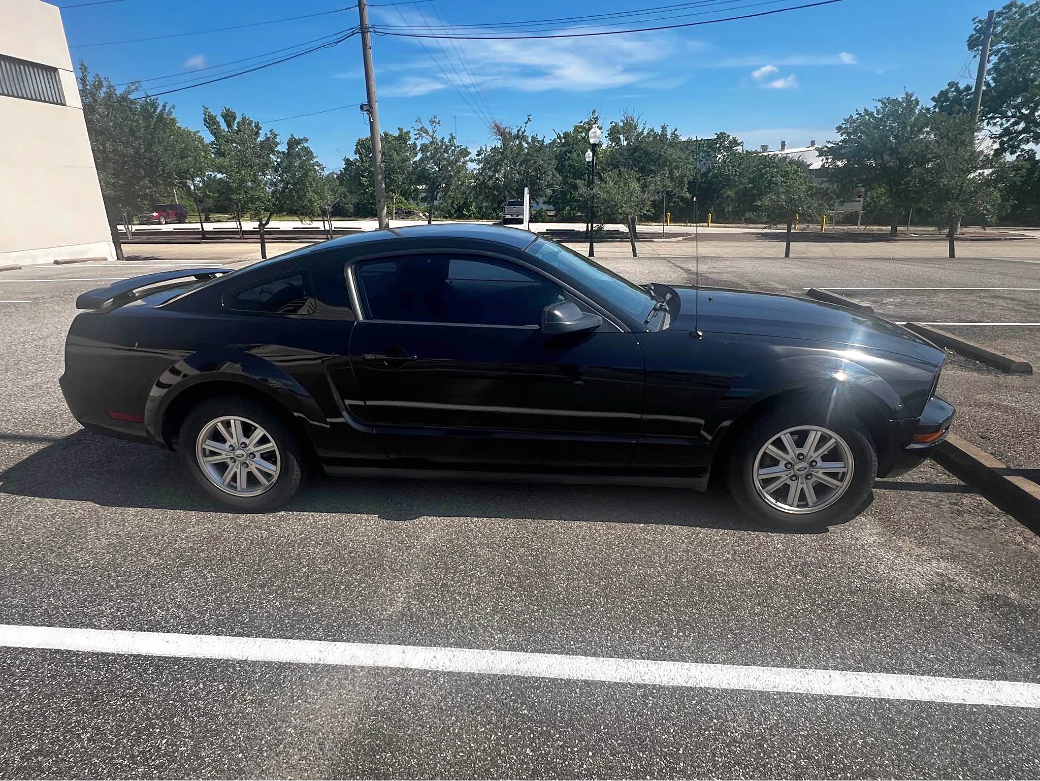 2005 Ford Mustang - Coupe 2D