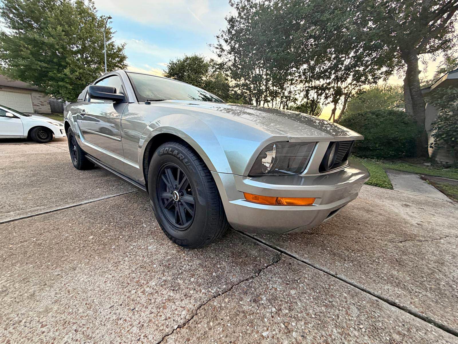 2008 Ford Mustang - Mustang Deluxes